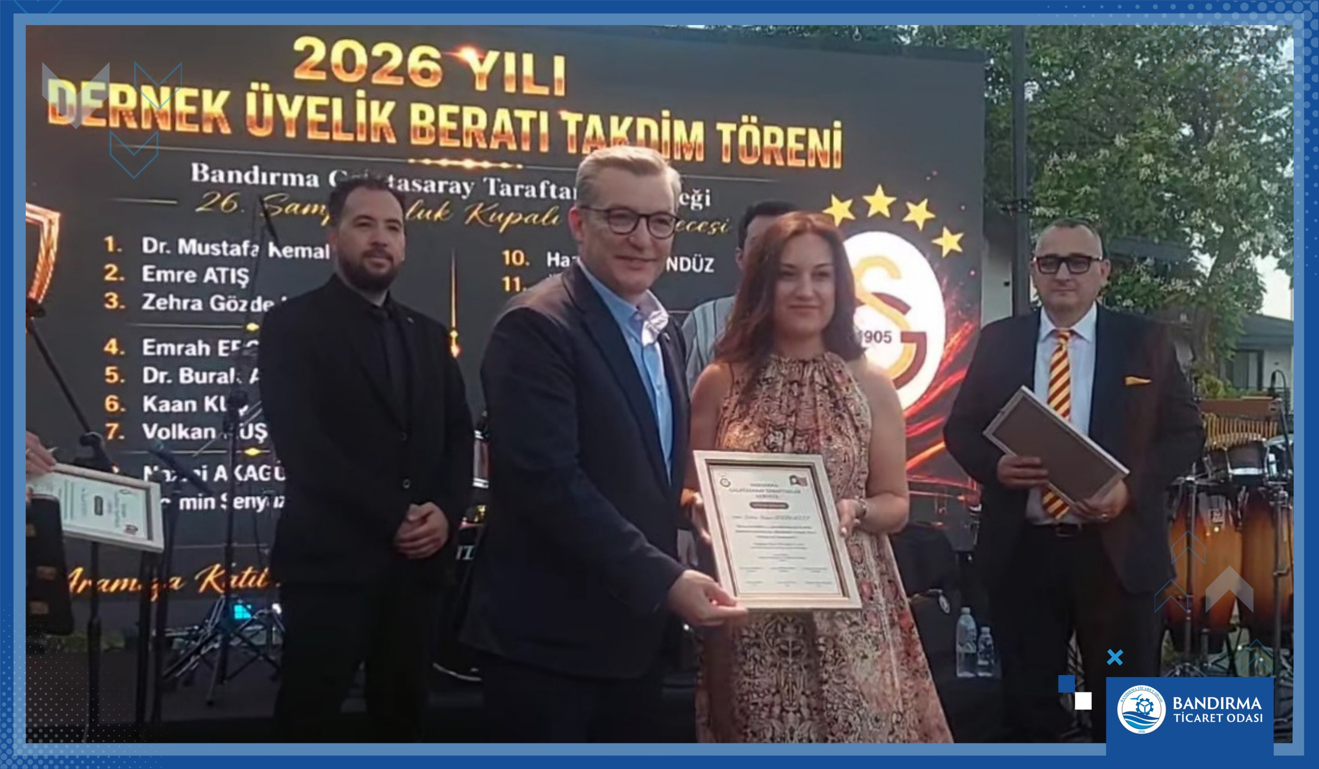 BANDIRMA TİCARET ODASI BAŞKANI, ŞAMPİYONLUK GECESİNDE ROZET TAKDİM ETTİ