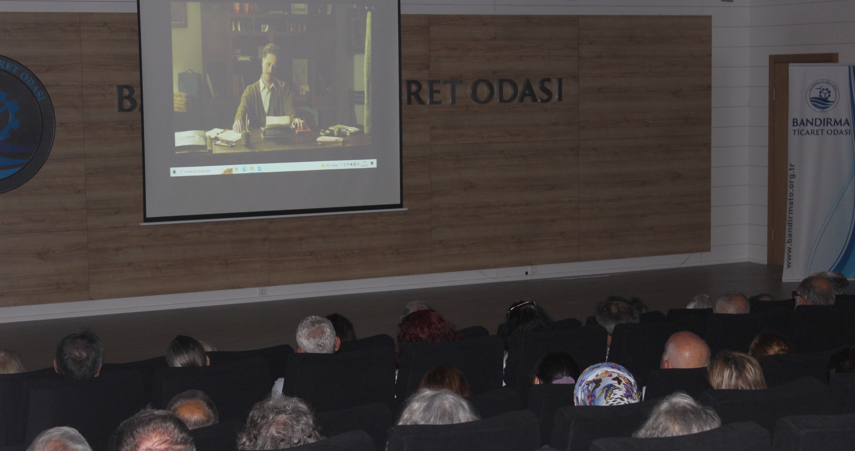 NEBİL ÖZGENTÜRK İLE &quot;NAZIM 120 YAŞINDA&quot; GÖSTERİM VE SÖYLEŞİNE YOĞUN İLGİ