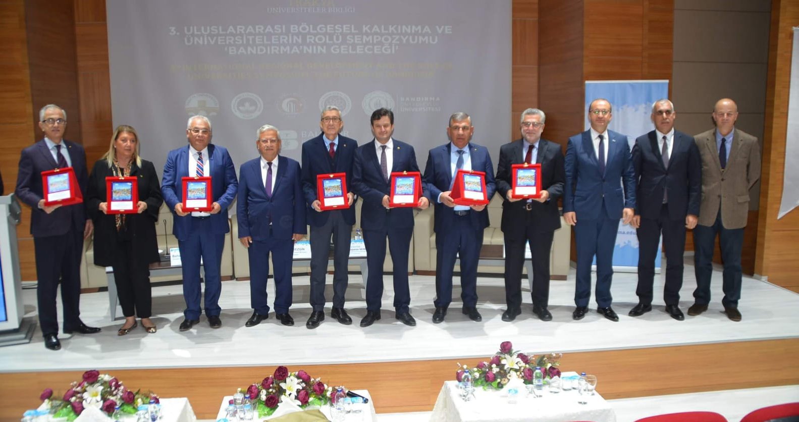3. ULUSLARARASI BÖLGESEL KALKINMA VE ÜNİVERSİTELERİN ROLÜ SEMPOZYUMUNA ODAMIZ MECLİS BAŞKANI BAHADIR ÇENBERCİ KONUŞMACI OLARAK KATILDI