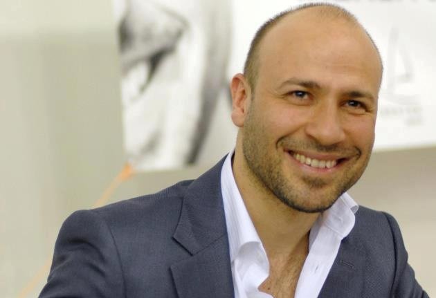 KAHRAMAN TAZEOĞLU İLE KİTAP TOPLAMA KAMPANYASI